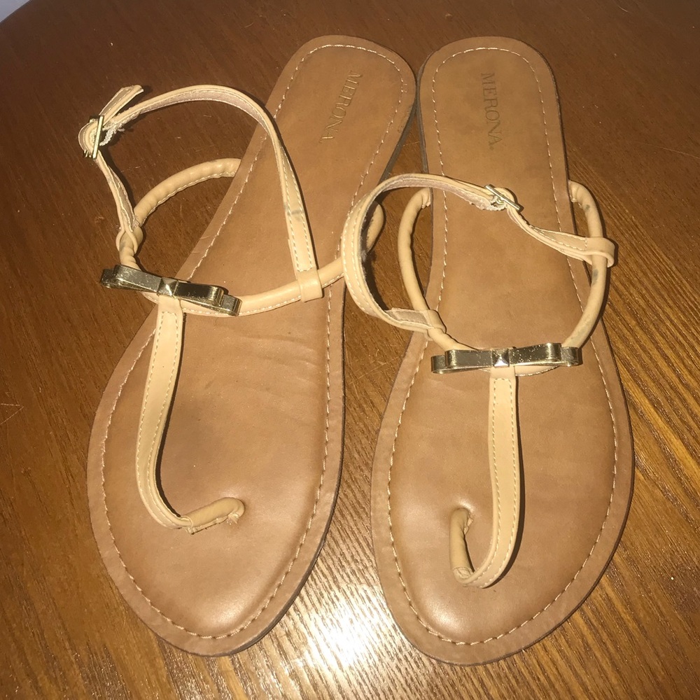 Gold bow thong sandals